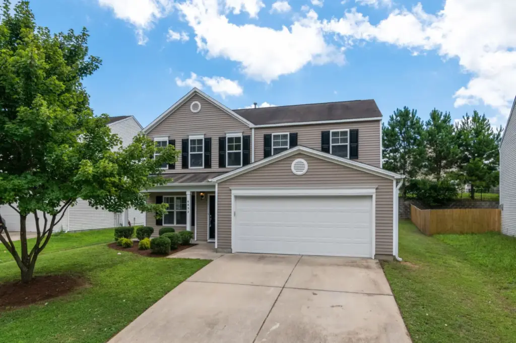 cost to install vinyl siding on 2000 sq ft house Cost to Install Vinyl Siding on 2000 Sq Ft House: Complete Guide & Pricing Cost Comparison: Vinyl Siding Installation on a 2000 Sq Ft House